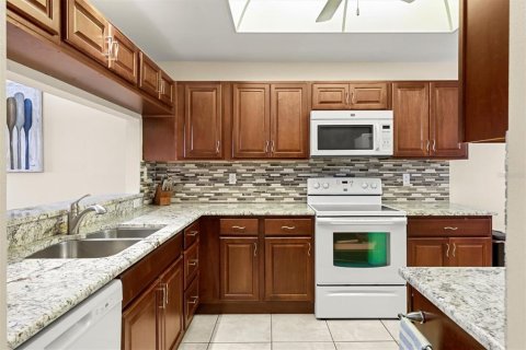 Condo in Sarasota, Florida, 2 bedrooms  № 1852521 - photo 14