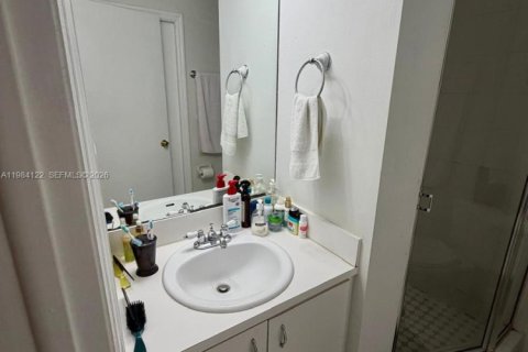 Touwnhouse à vendre à Miami, Floride: 2 chambres, 107.77 m2 № 2050821 - photo 24