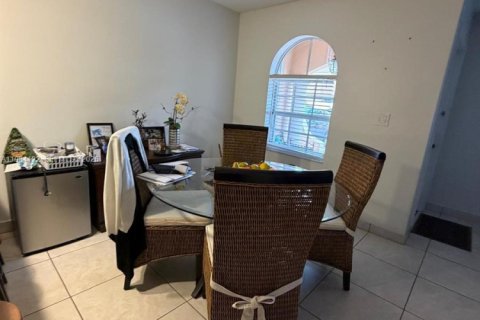 Touwnhouse à vendre à Miami, Floride: 2 chambres, 107.77 m2 № 2050821 - photo 14