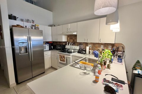 Touwnhouse à vendre à Miami, Floride: 2 chambres, 107.77 m2 № 2050821 - photo 15