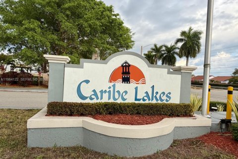 Touwnhouse à vendre à Miami, Floride: 2 chambres, 107.77 m2 № 2050821 - photo 1