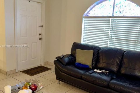 Touwnhouse à vendre à Miami, Floride: 2 chambres, 107.77 m2 № 2050821 - photo 12