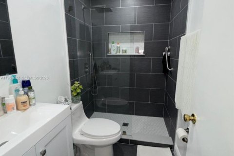 Touwnhouse à vendre à Miami, Floride: 2 chambres, 107.77 m2 № 2050821 - photo 19