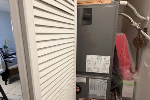 Touwnhouse à vendre à Miami, Floride: 2 chambres, 107.77 m2 № 2050821 - photo 29