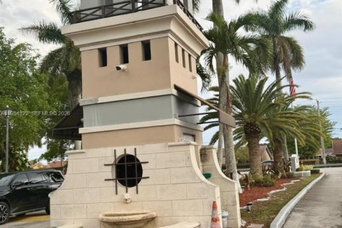 Touwnhouse à vendre à Miami, Floride: 2 chambres, 107.77 m2 № 2050821 - photo 2