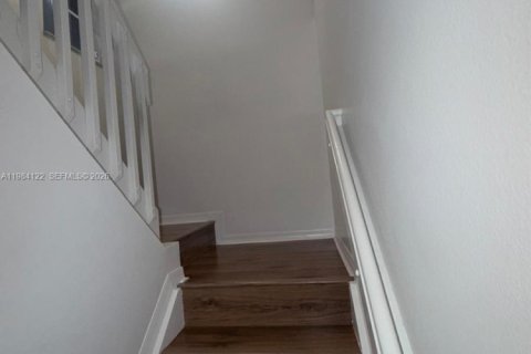 Touwnhouse à vendre à Miami, Floride: 2 chambres, 107.77 m2 № 2050821 - photo 17
