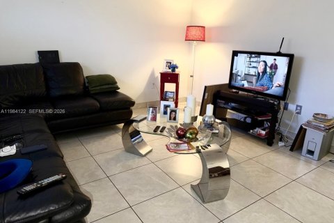 Touwnhouse à vendre à Miami, Floride: 2 chambres, 107.77 m2 № 2050821 - photo 10