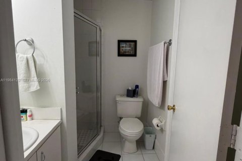 Touwnhouse à vendre à Miami, Floride: 2 chambres, 107.77 m2 № 2050821 - photo 25