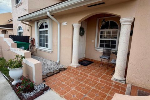 Touwnhouse à vendre à Miami, Floride: 2 chambres, 107.77 m2 № 2050821 - photo 5