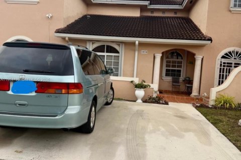 Touwnhouse à vendre à Miami, Floride: 2 chambres, 107.77 m2 № 2050821 - photo 9