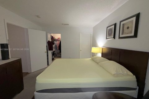 Touwnhouse à vendre à Miami, Floride: 2 chambres, 107.77 m2 № 2050821 - photo 20