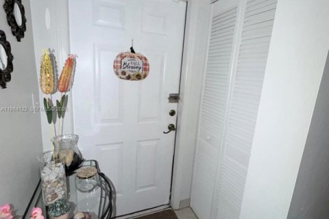 Touwnhouse à vendre à Miami, Floride: 2 chambres, 107.77 m2 № 2050821 - photo 27