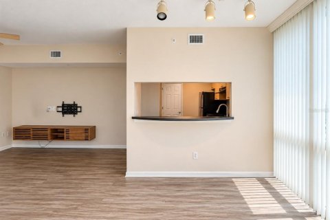 Condo in Orlando, Florida, 1 bedroom  № 2379368 - photo 11