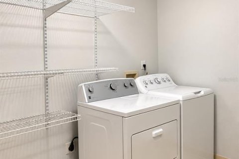 Condo in Orlando, Florida, 1 bedroom  № 2379368 - photo 20