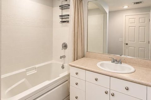 Condo in Orlando, Florida, 1 bedroom  № 2379368 - photo 17