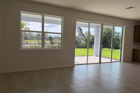 Casa en venta en DeLand, Florida, 6 dormitorios, 346.9 m2 № 2202343 - foto 4