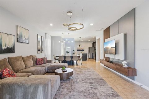 Casa en venta en Kissimmee, Florida, 6 dormitorios, 291.9 m2 № 2111975 - foto 4
