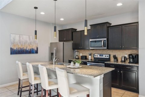 Casa en venta en Kissimmee, Florida, 6 dormitorios, 291.9 m2 № 2111975 - foto 8