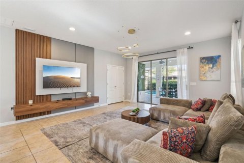 Casa en venta en Kissimmee, Florida, 6 dormitorios, 291.9 m2 № 2111975 - foto 9