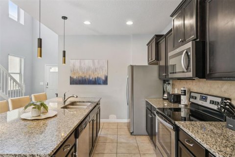 Casa en venta en Kissimmee, Florida, 6 dormitorios, 291.9 m2 № 2111975 - foto 7