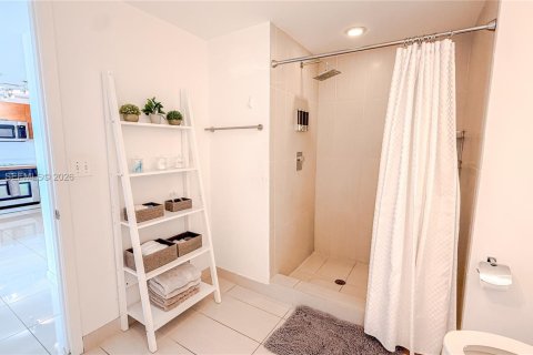 Copropriété à vendre à Miami, Floride: 1 chambre, 70.14 m2 № 2003174 - photo 16