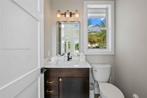 House in Islamorada, Village of Islands, Florida 5 bedrooms, 270.07 sq.m. № 1839465 - photo 10