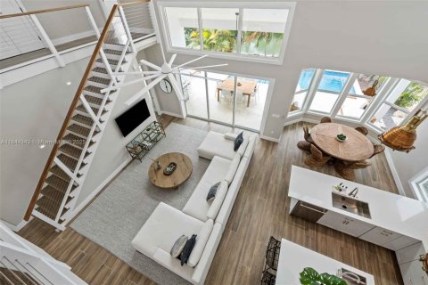 House in Islamorada, Village of Islands, Florida 5 bedrooms, 270.07 sq.m. № 1839465 - photo 20