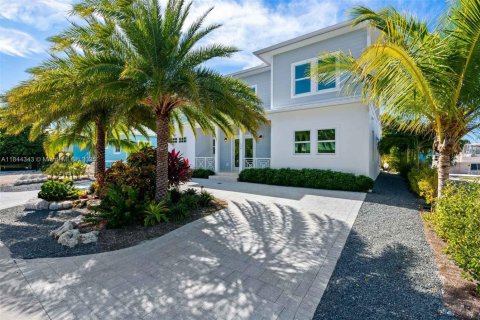 House in Islamorada, Village of Islands, Florida 5 bedrooms, 270.07 sq.m. № 1839465 - photo 30