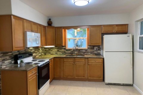 House in Okeechobee, Florida 4 bedrooms, 180.69 sq.m. № 2182083 - photo 28