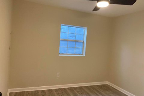 House in Okeechobee, Florida 4 bedrooms, 180.69 sq.m. № 2182083 - photo 25