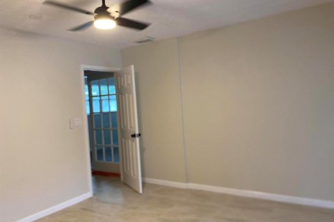 House in Okeechobee, Florida 4 bedrooms, 180.69 sq.m. № 2182083 - photo 30