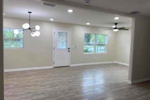 House in Okeechobee, Florida 4 bedrooms, 180.69 sq.m. № 2182083 - photo 19
