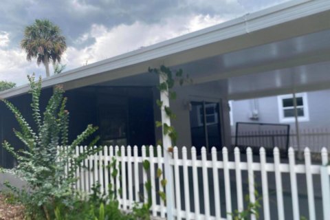 House in Okeechobee, Florida 4 bedrooms, 180.69 sq.m. № 2182083 - photo 8
