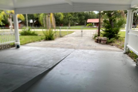 House in Okeechobee, Florida 4 bedrooms, 180.69 sq.m. № 2182083 - photo 12