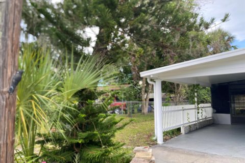 House in Okeechobee, Florida 4 bedrooms, 180.69 sq.m. № 2182083 - photo 16
