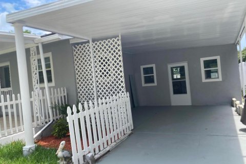 House in Okeechobee, Florida 4 bedrooms, 180.69 sq.m. № 2182083 - photo 7