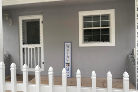 House in Okeechobee, Florida 4 bedrooms, 180.69 sq.m. № 2182083 - photo 5