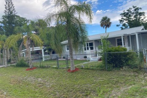 Villa ou maison à Okeechobee, Floride 4 chambres, 180.69 m2 № 2182083