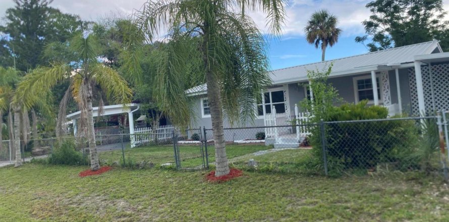 House in Okeechobee, Florida 4 bedrooms, 180.69 sq.m. № 2182083