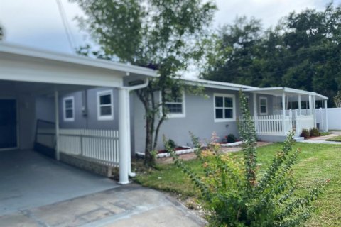 House in Okeechobee, Florida 4 bedrooms, 180.69 sq.m. № 2182083 - photo 14