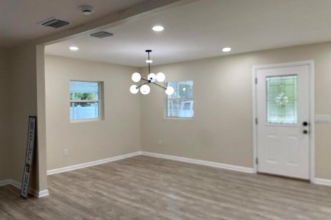 House in Okeechobee, Florida 4 bedrooms, 180.69 sq.m. № 2182083 - photo 20
