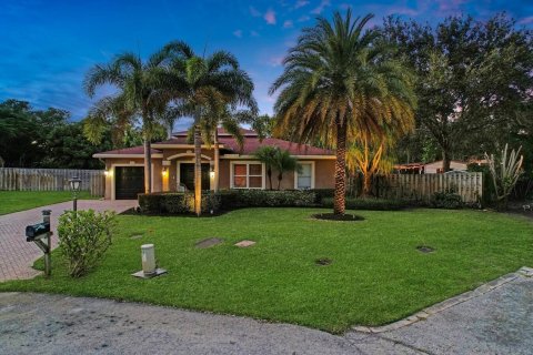 Casa en alquiler en Delray Beach, Florida, 4 dormitorios, 259.66 m2 № 1142361 - foto 1