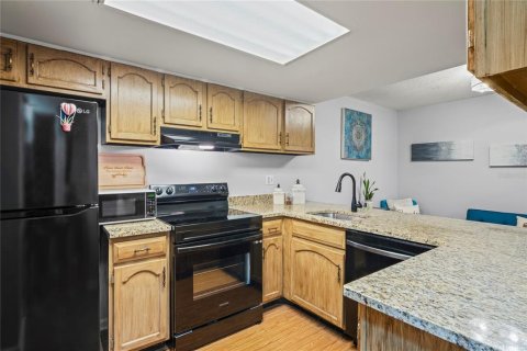 Townhouse in Brandon, Florida 2 bedrooms, 92.72 sq.m. № 1767264 - photo 8