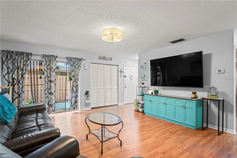 Townhouse in Brandon, Florida 2 bedrooms, 92.72 sq.m. № 1767264 - photo 2