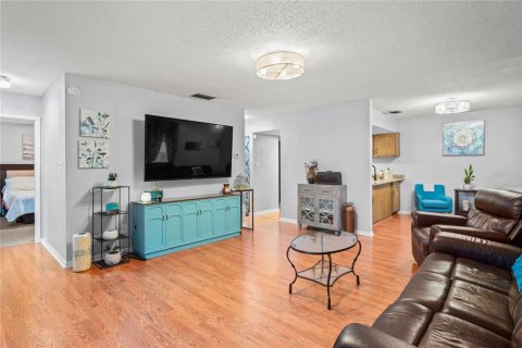 Townhouse in Brandon, Florida 2 bedrooms, 92.72 sq.m. № 1767264 - photo 3