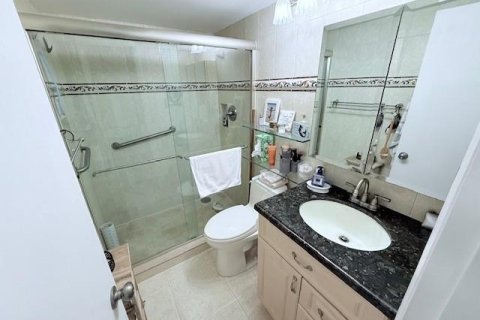 Condo in Deerfield Beach, Florida, 2 bedrooms № 2248631 - photo 6