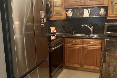 Condo in Deerfield Beach, Florida, 2 bedrooms № 2248631 - photo 12