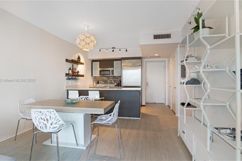Condominio en venta en Miami, Florida, 1 dormitorio, 68.56 m2 № 1864613 - foto 5