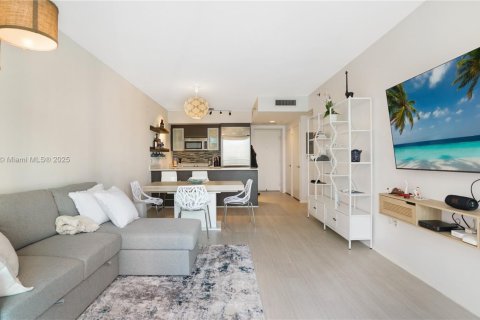 Condominio en venta en Miami, Florida, 1 dormitorio, 68.56 m2 № 1864613 - foto 2
