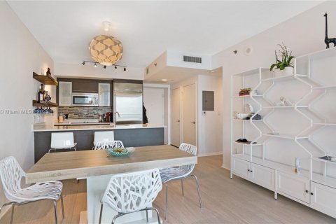 Condominio en venta en Miami, Florida, 1 dormitorio, 68.56 m2 № 1864613 - foto 4
